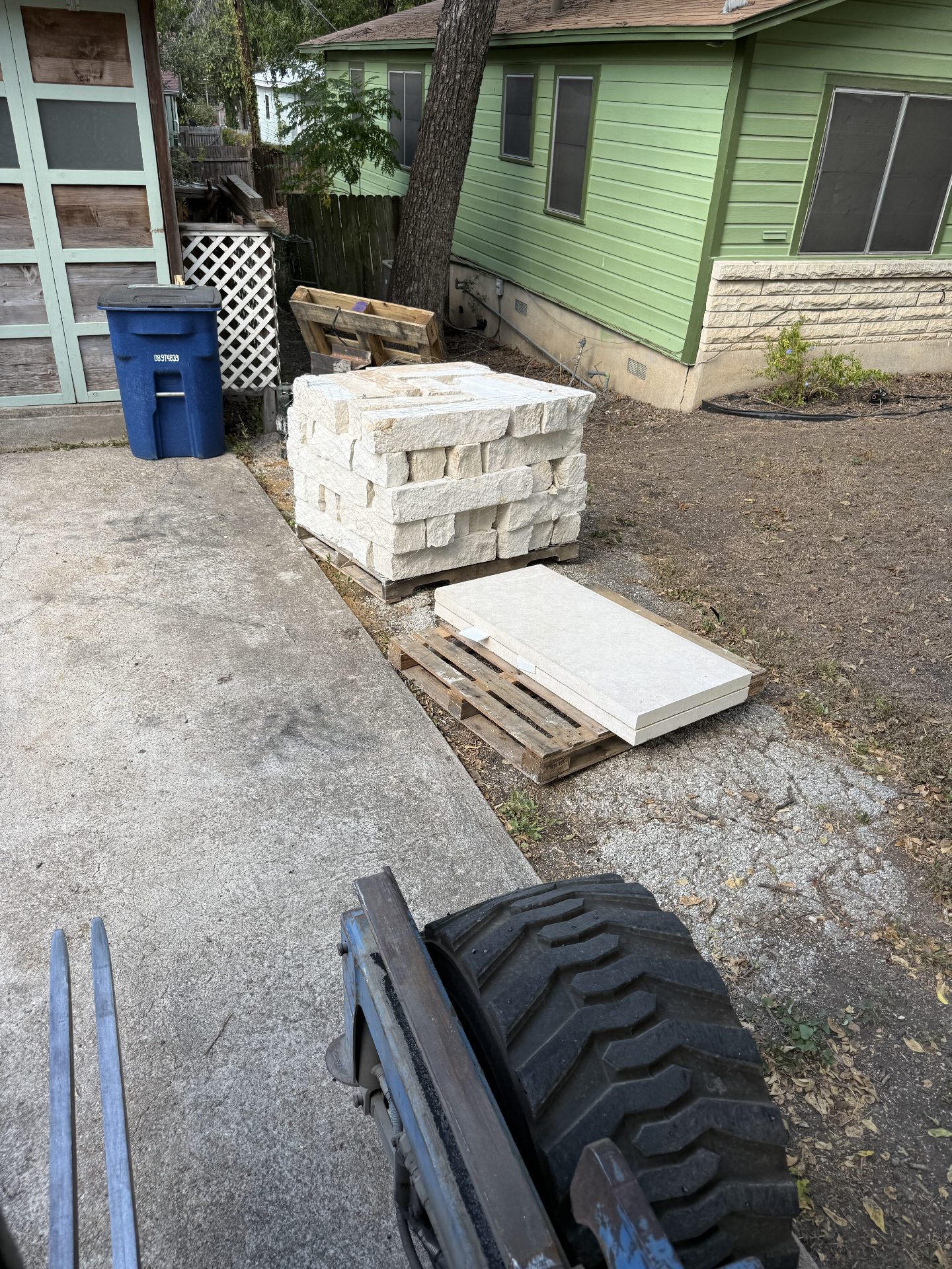 Driver's photo of 6"x6" White Limestone Chop Blocks in Austin
