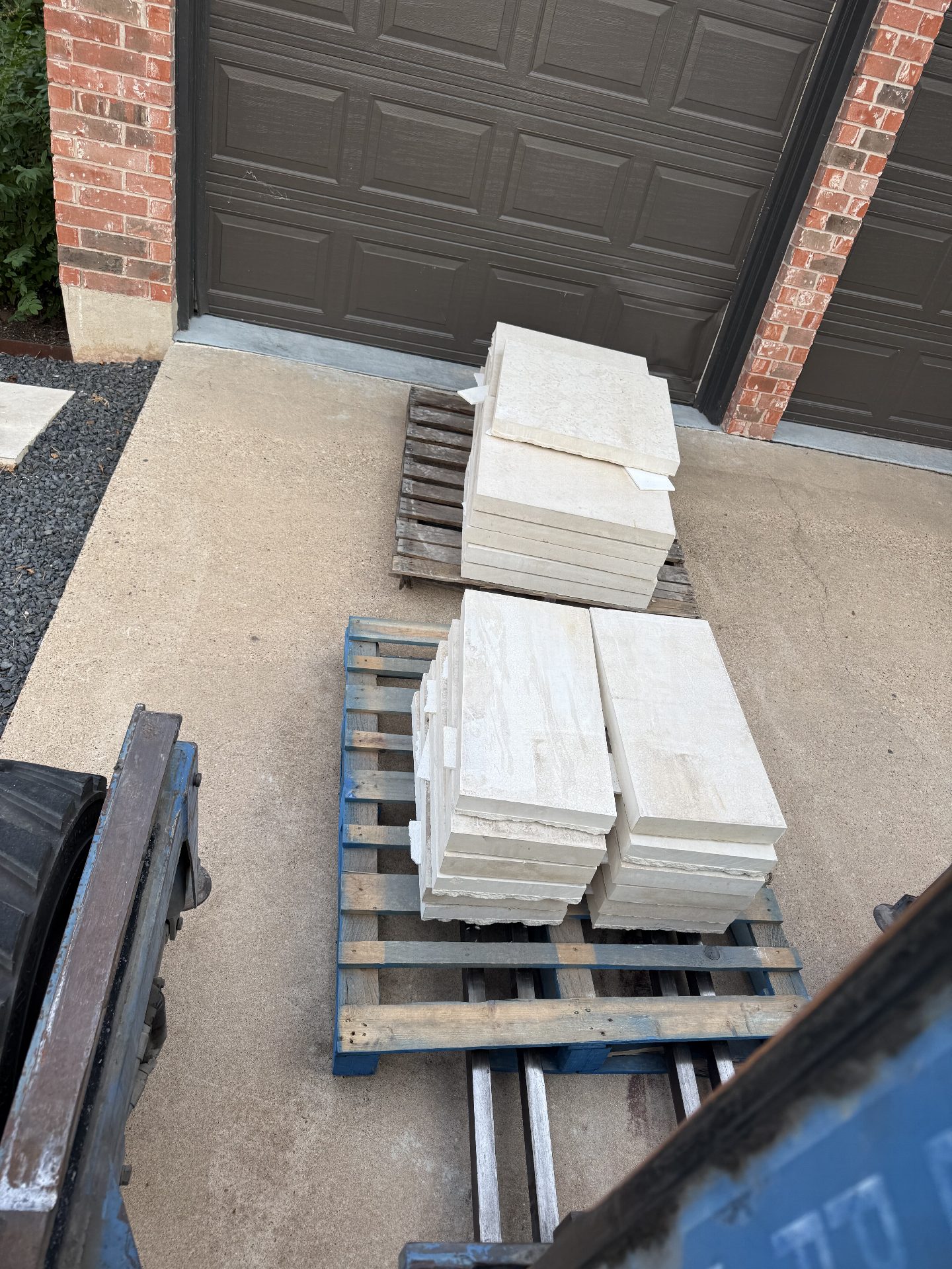 Driver's photo of 2'x2' Cream Limestone Pavers (2.25" thick) in Austin