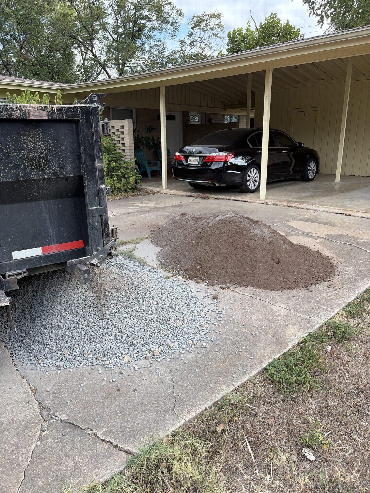 Driver's photo of 1 yard of 5/8" Black Star Gravel in Austin