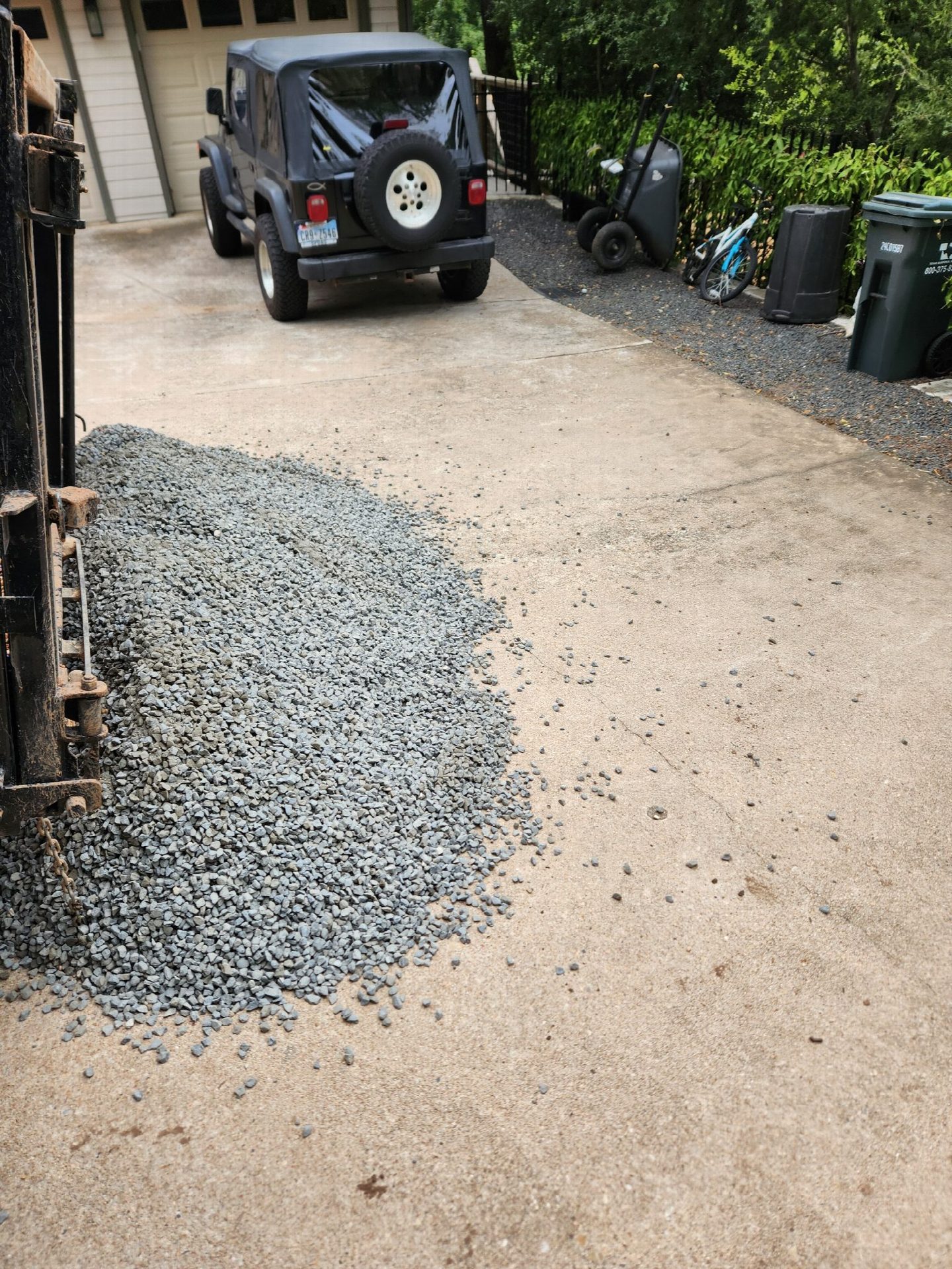 Driver's photo of 1 yard of 5/8" Black Star Gravel in Austin
