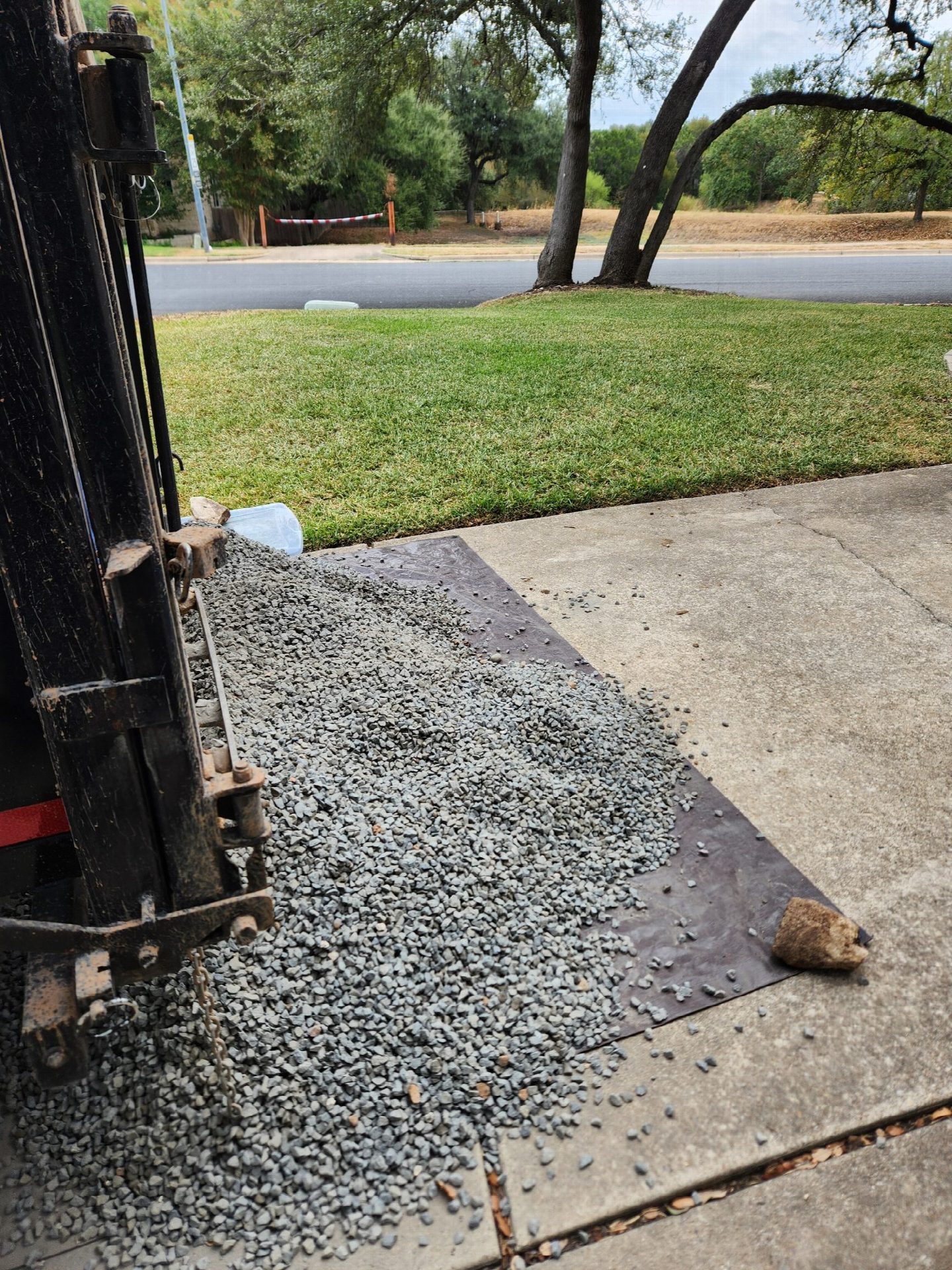 Driver's photo of 1 yard of 5/8" Black Star Gravel in Austin