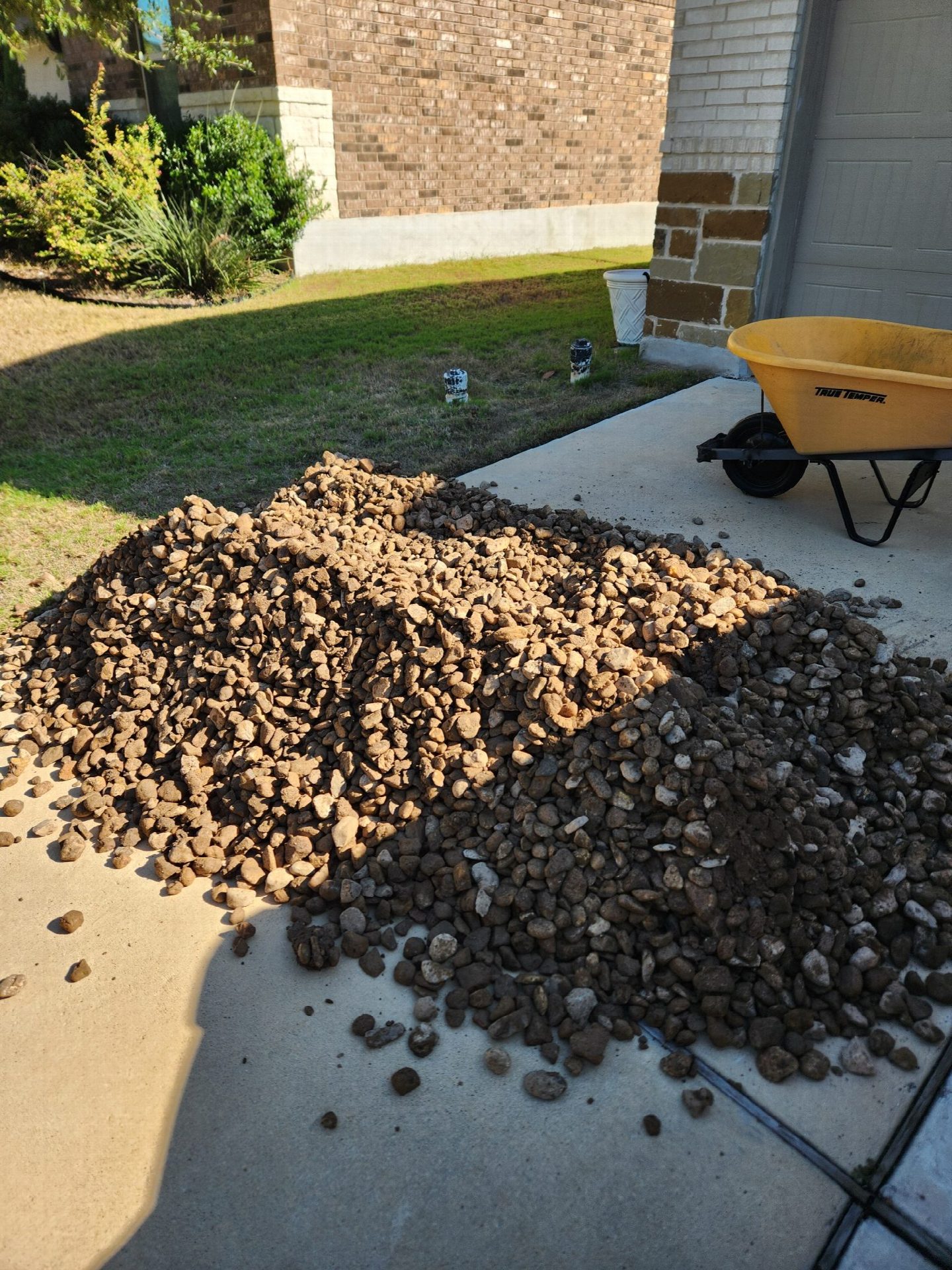 Driver's photo of 1.5 yard of 1"x2" Washed River Gravel in Round Rock
