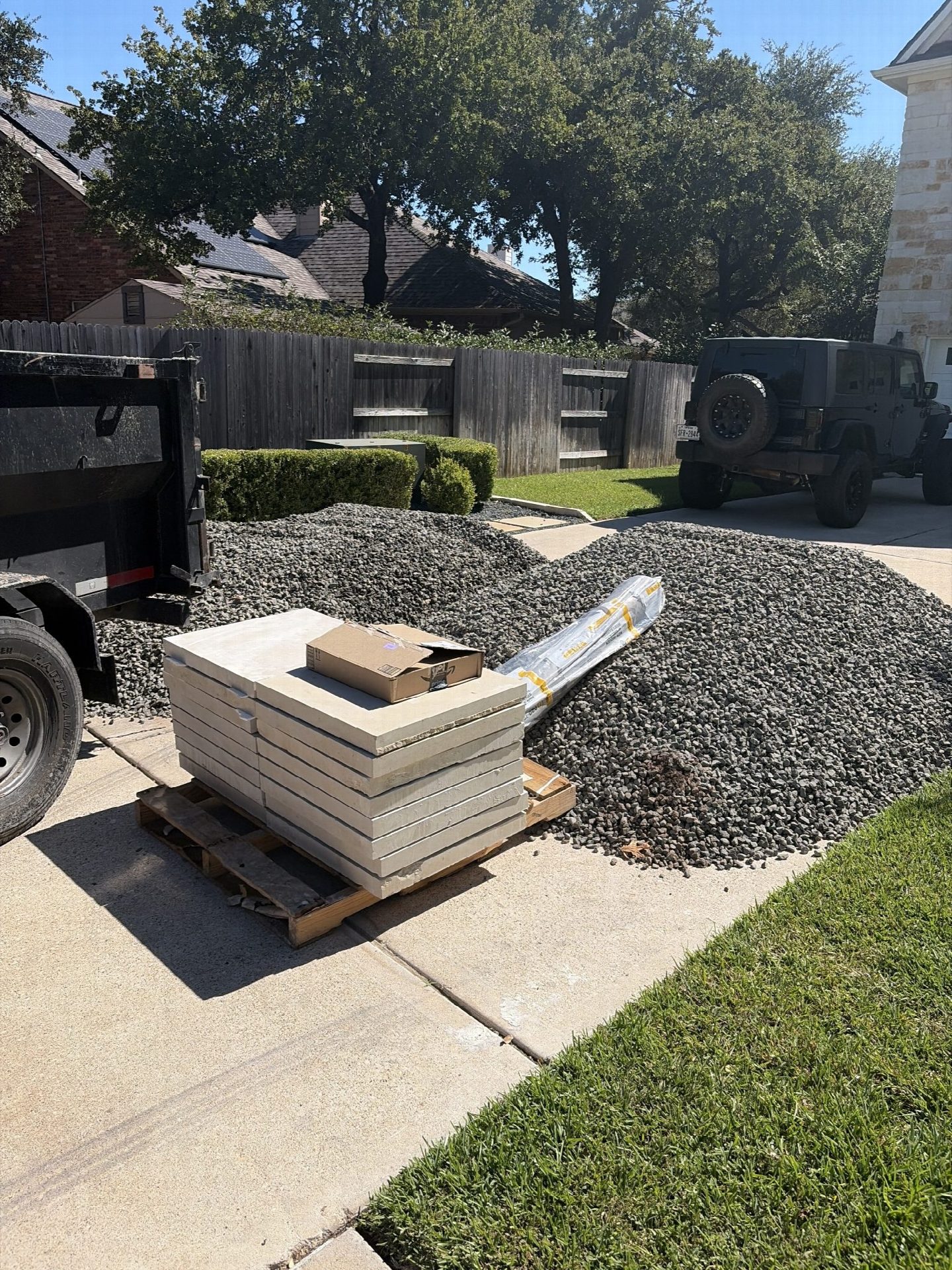 Driver's photo of 12 yards of 1" Black Star Gravel in Cedar Park