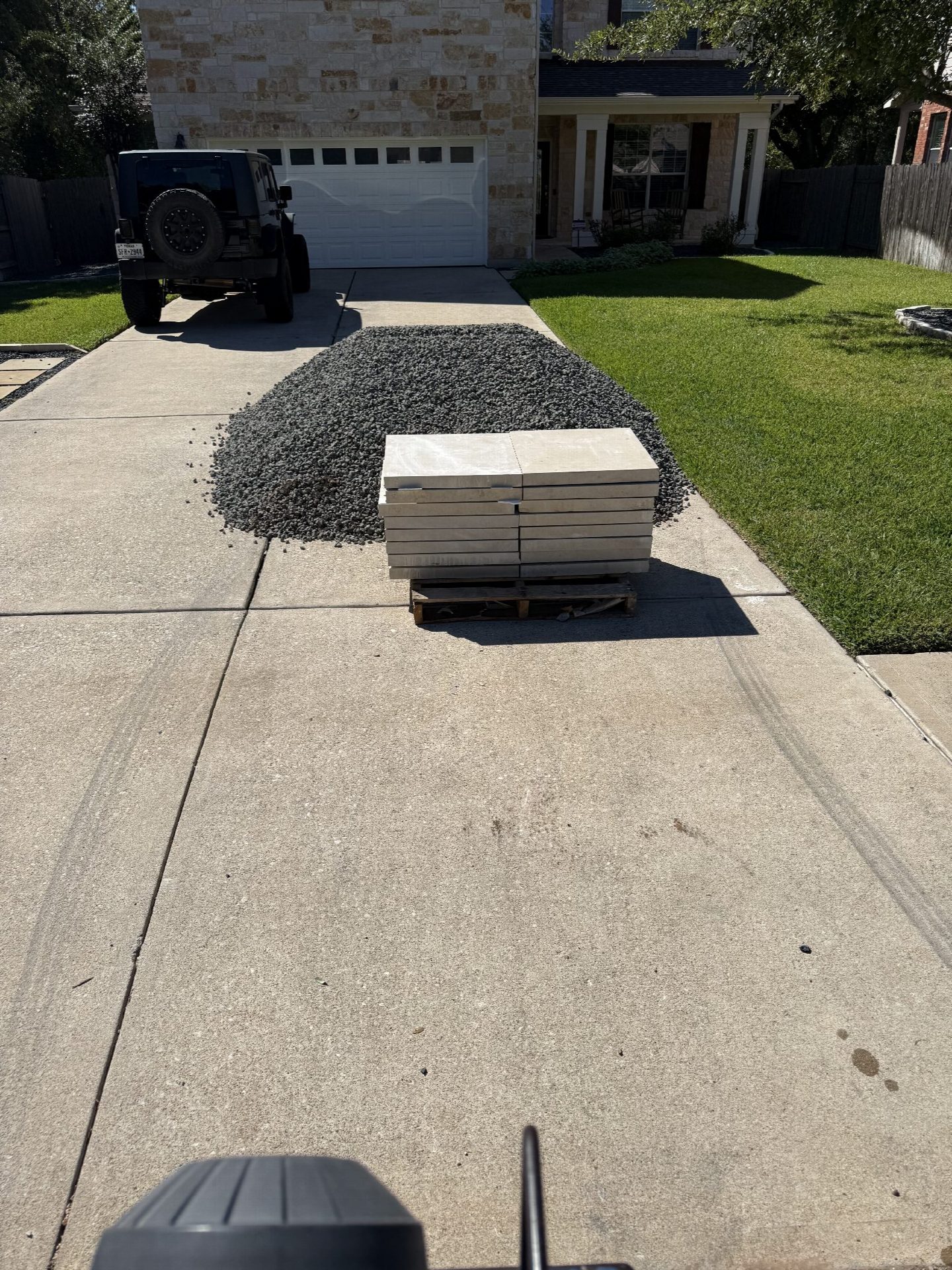 Driver's photo of 12 yards of 1" Black Star Gravel in Cedar Park