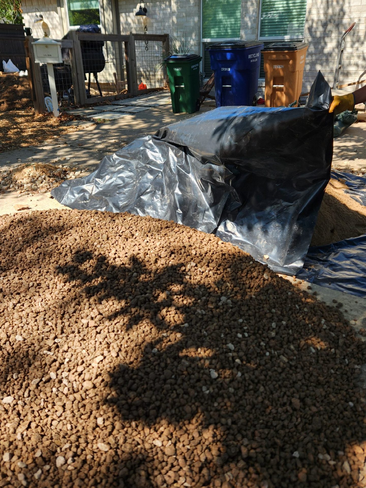 Driver's photo of 2.5 yards of 1/2"- 1" Fairland Pink Gravel in Austin