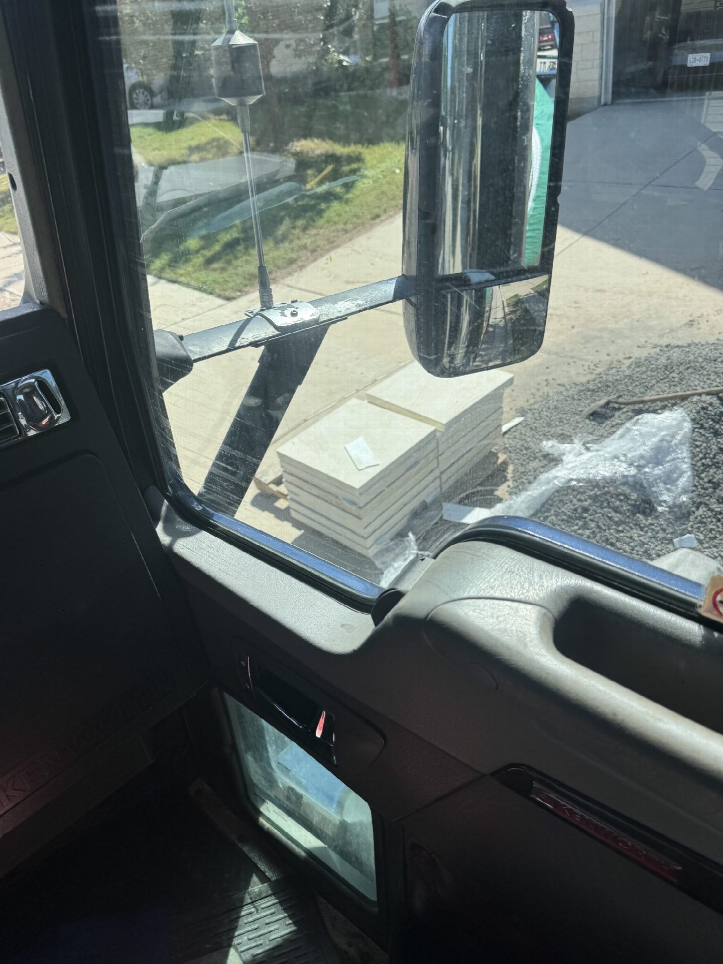 Driver's photo of 2'x2' Cream Limestone Pavers (2.25" thick) in Austin