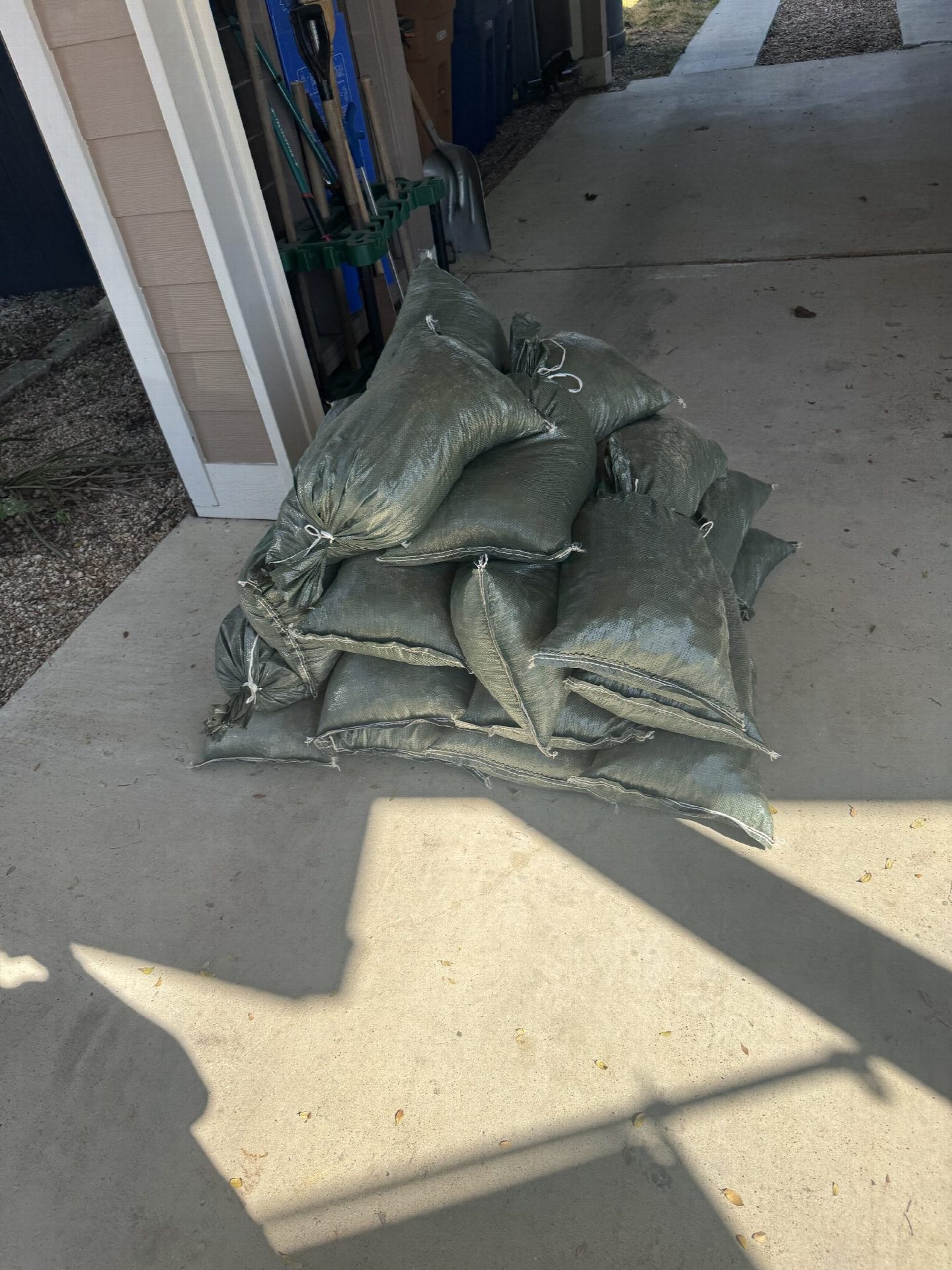 Driver's photo of 1.5" Road Base/Caliche (40lb. bag) in Austin