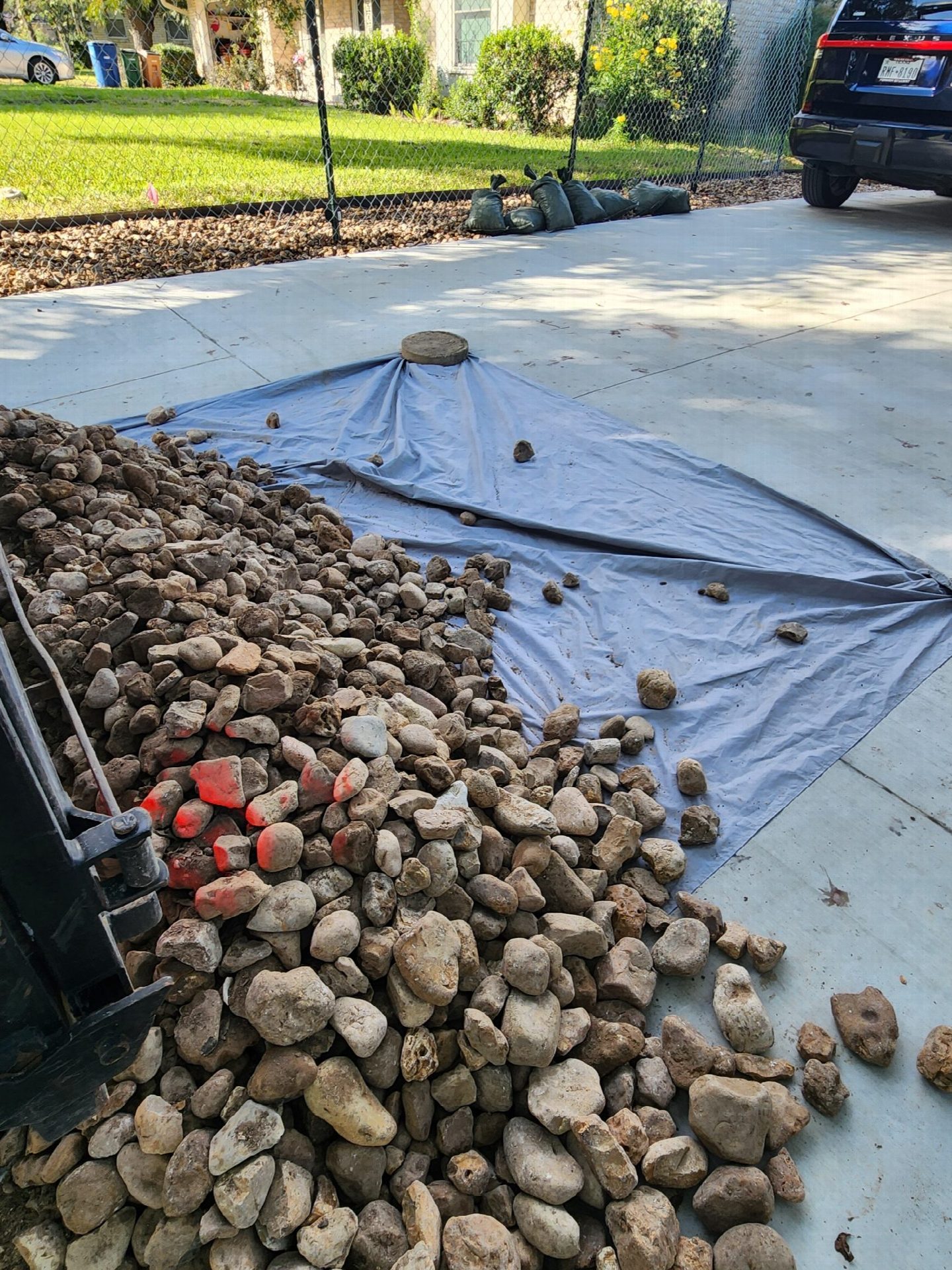 Driver's photo of 1 yard of 2"x5" Washed River Gravel in Austin