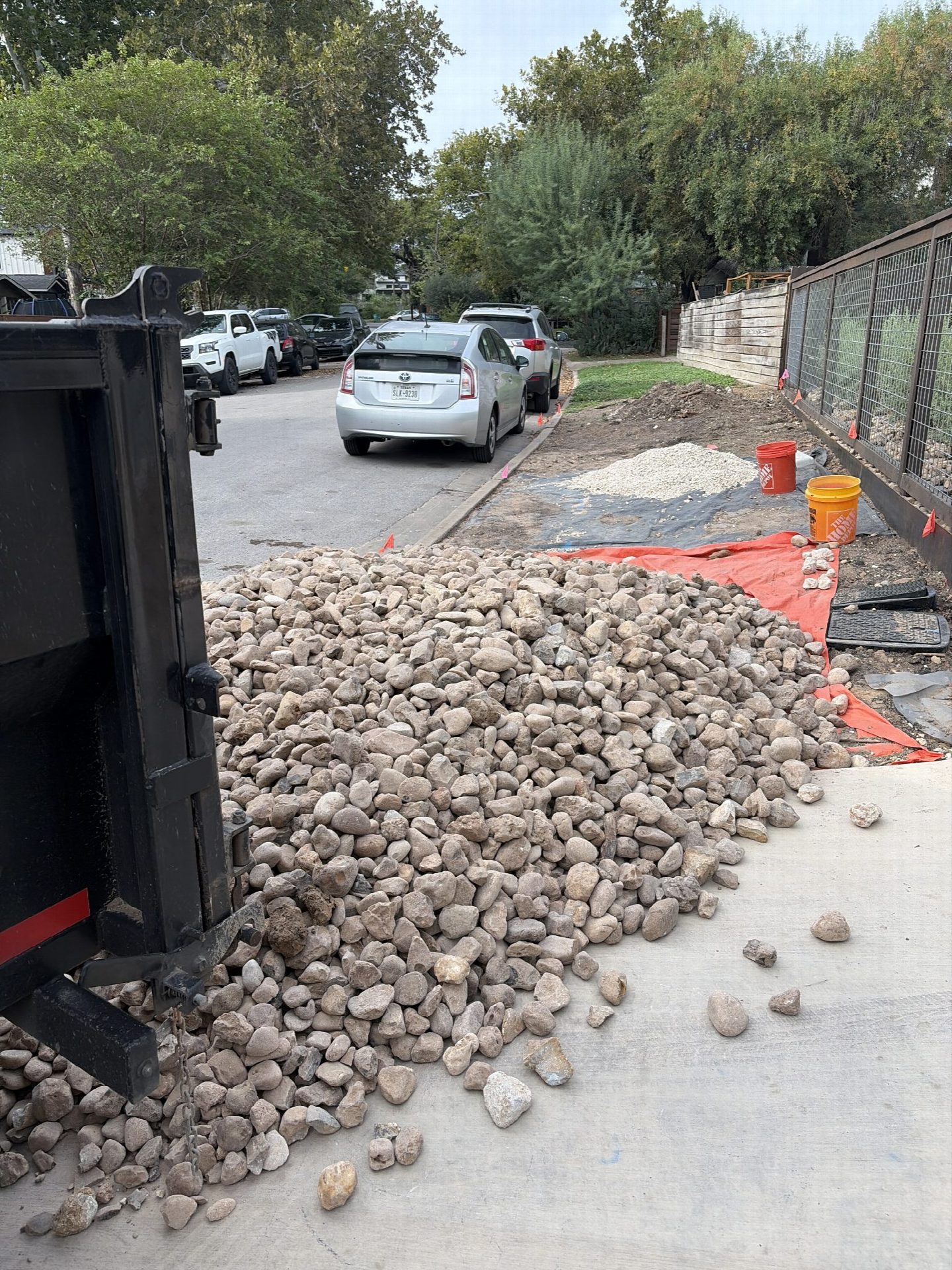 Driver's photo of 5 yards of 2"x5" Washed River Gravel in Austin