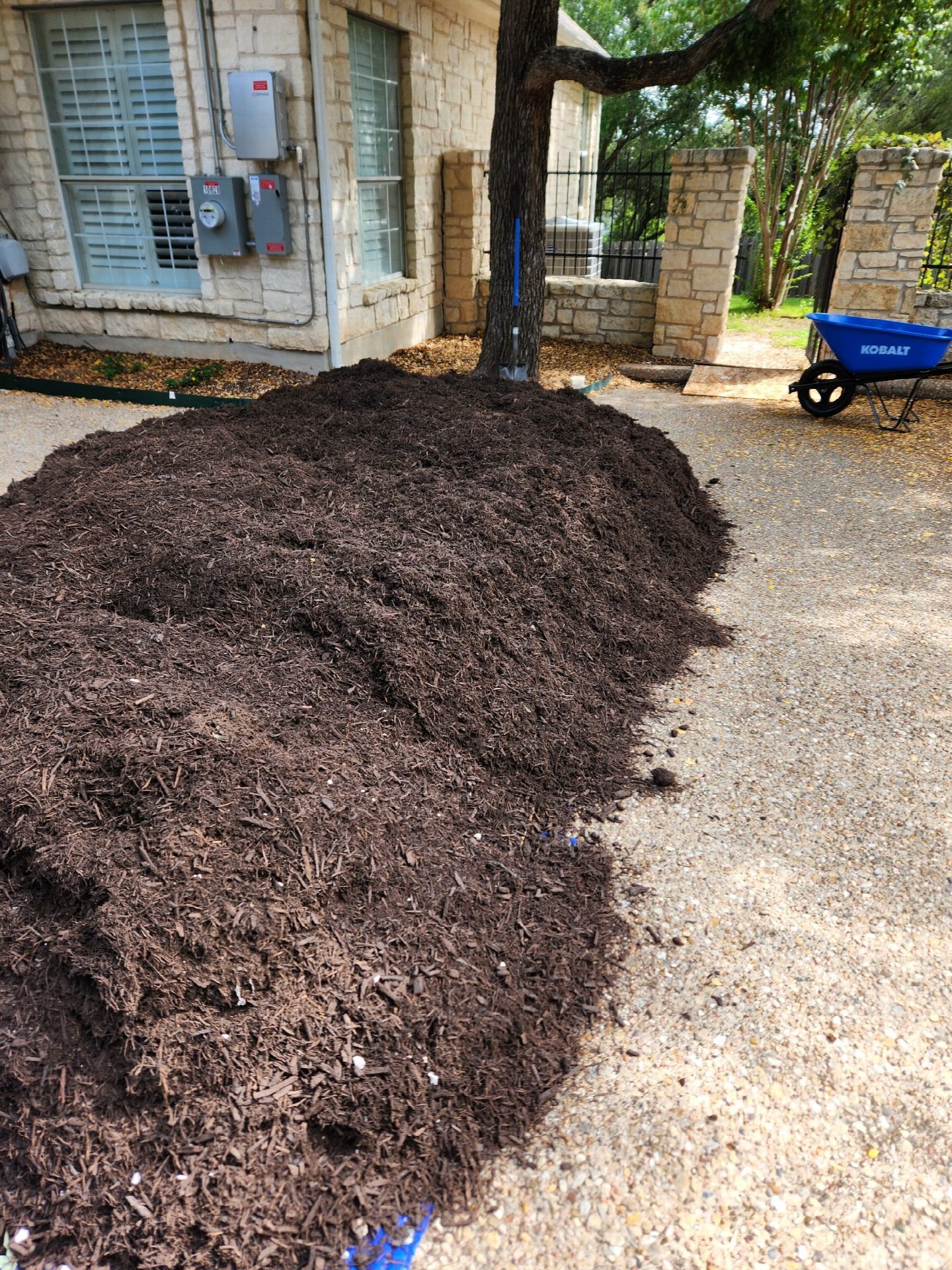 Driver's photo of 5 yards of Hardwood Mulch in Austin