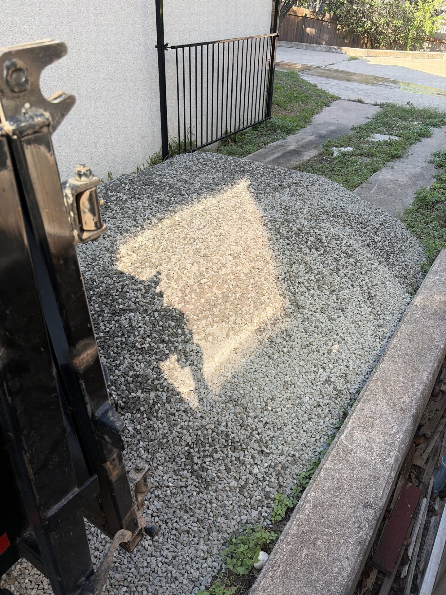 Driver's photo of 5 yards of 5/8" Black Star Gravel in Austin