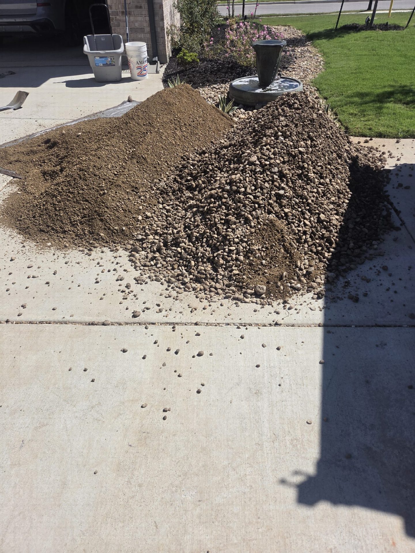 Driver's photo of 1 yard of 3/4"x 1'' Washed River Gravel in PFLUGERVILLE