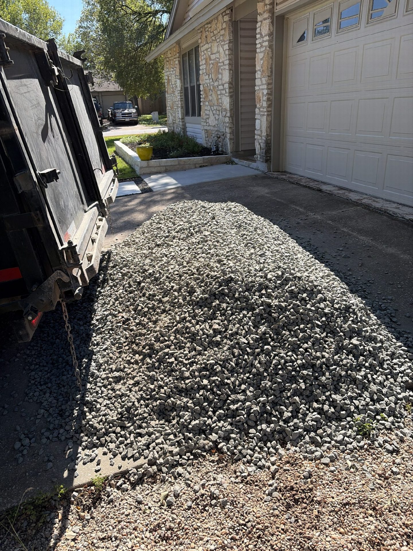 Driver's photo of 1.5 yard of 1" Black Star Gravel in Austin