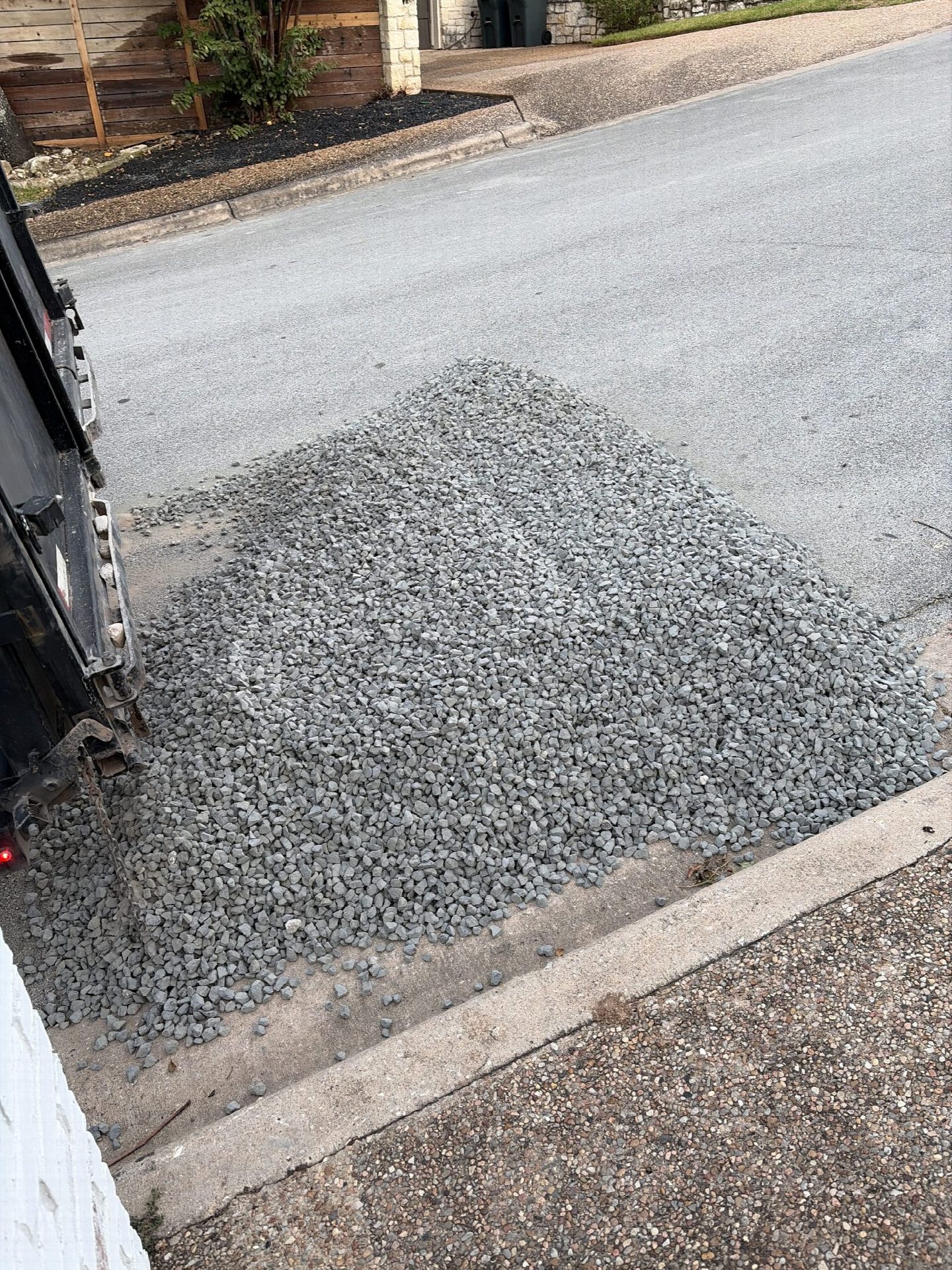 Driver's photo of 2 yards of 1" Black Star Gravel in Austin