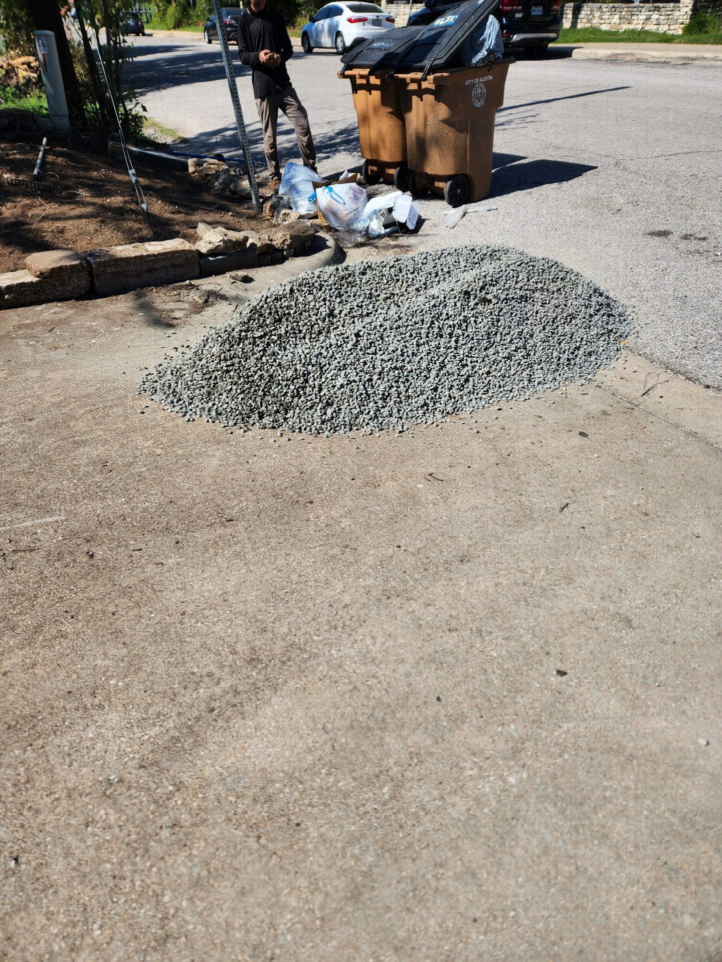 Driver's photo of 1 yard of 5/8" Black Star Gravel in Austin