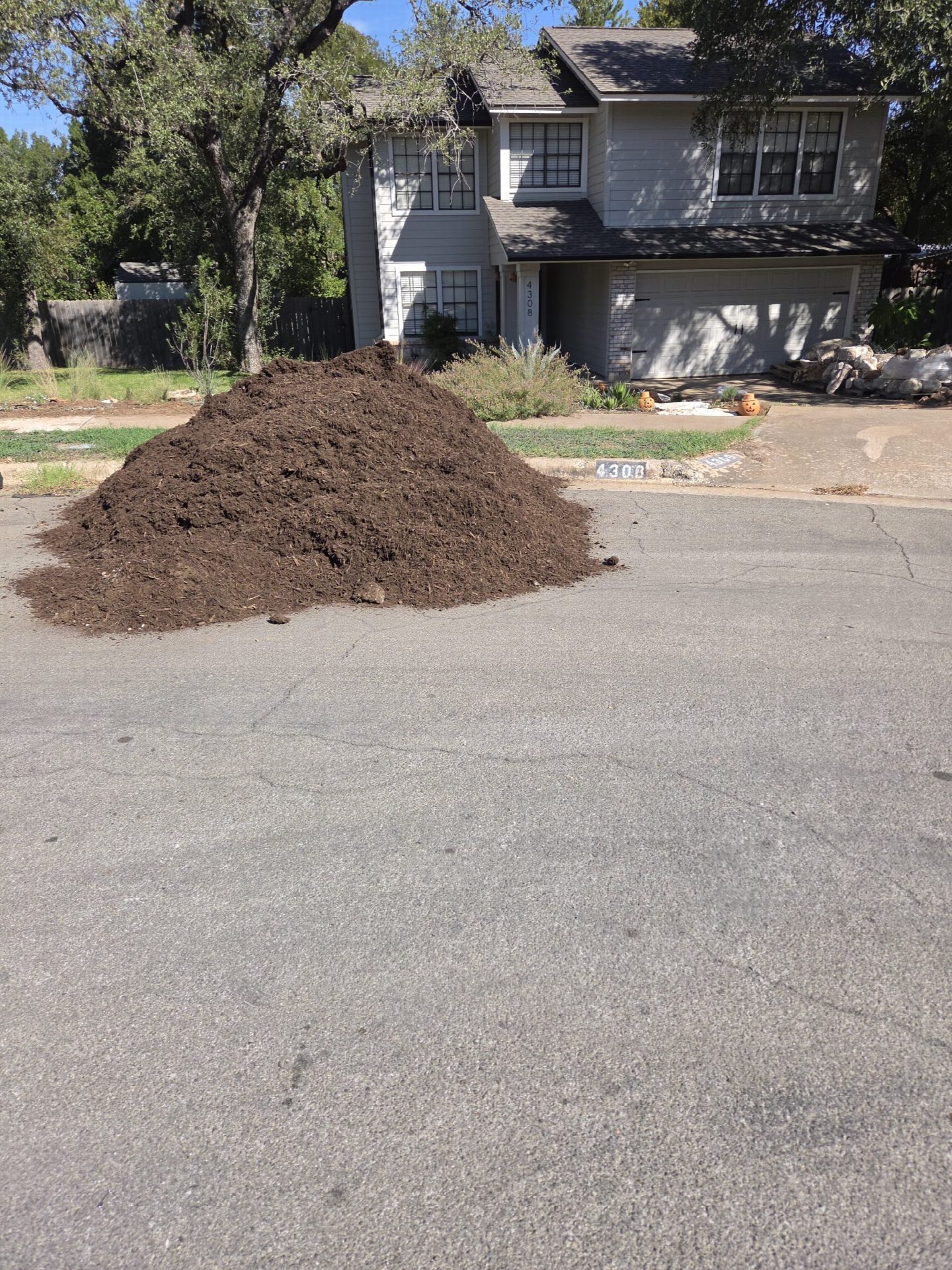 Driver's photo of 4 yards of Texas Cut Mulch in Austin