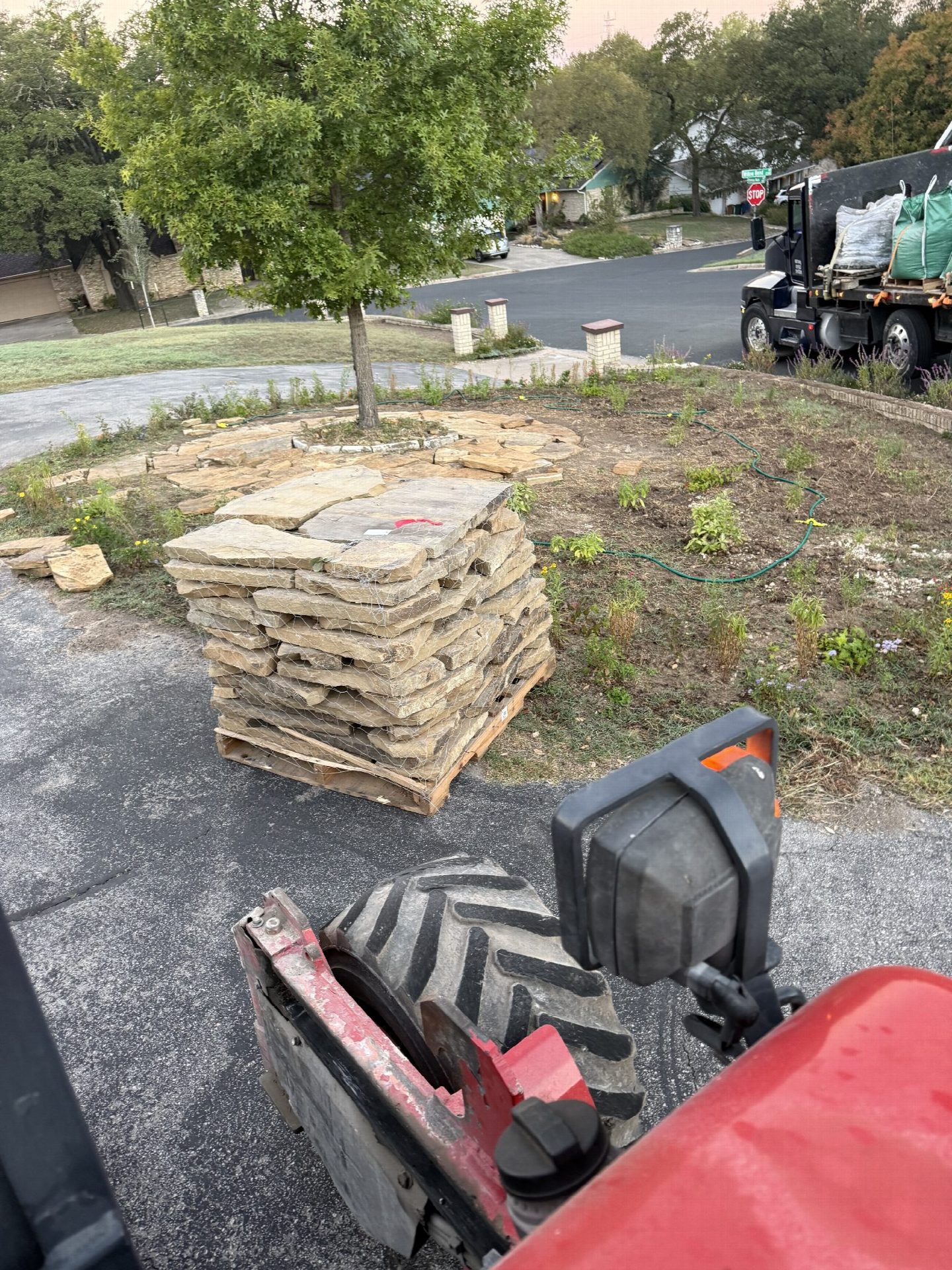 Driver's photo of 4 yards of Black Dyed Mulch in Austin