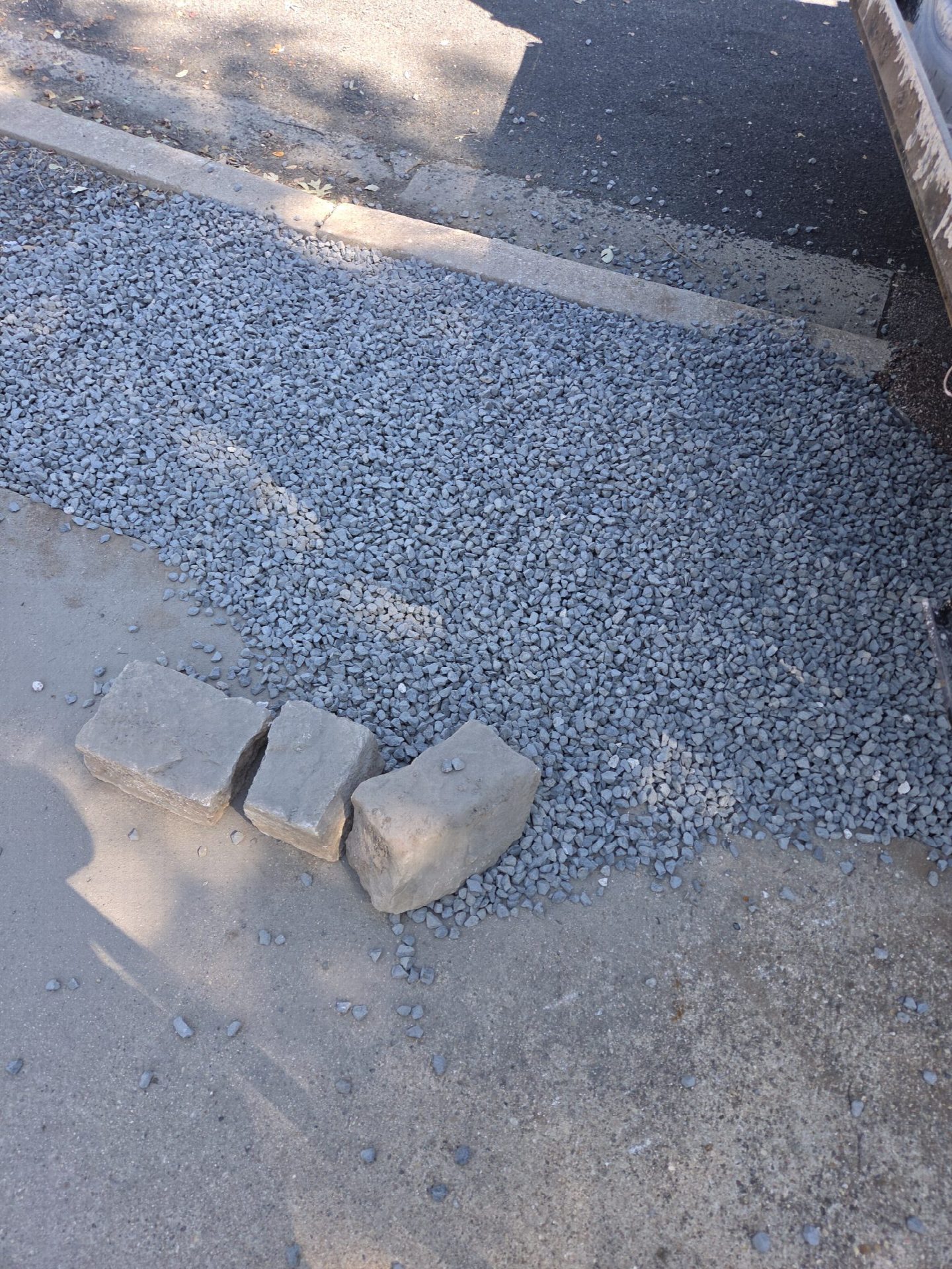 Driver's photo of 2 yards of 5/8" Black Star Gravel in Round Rock