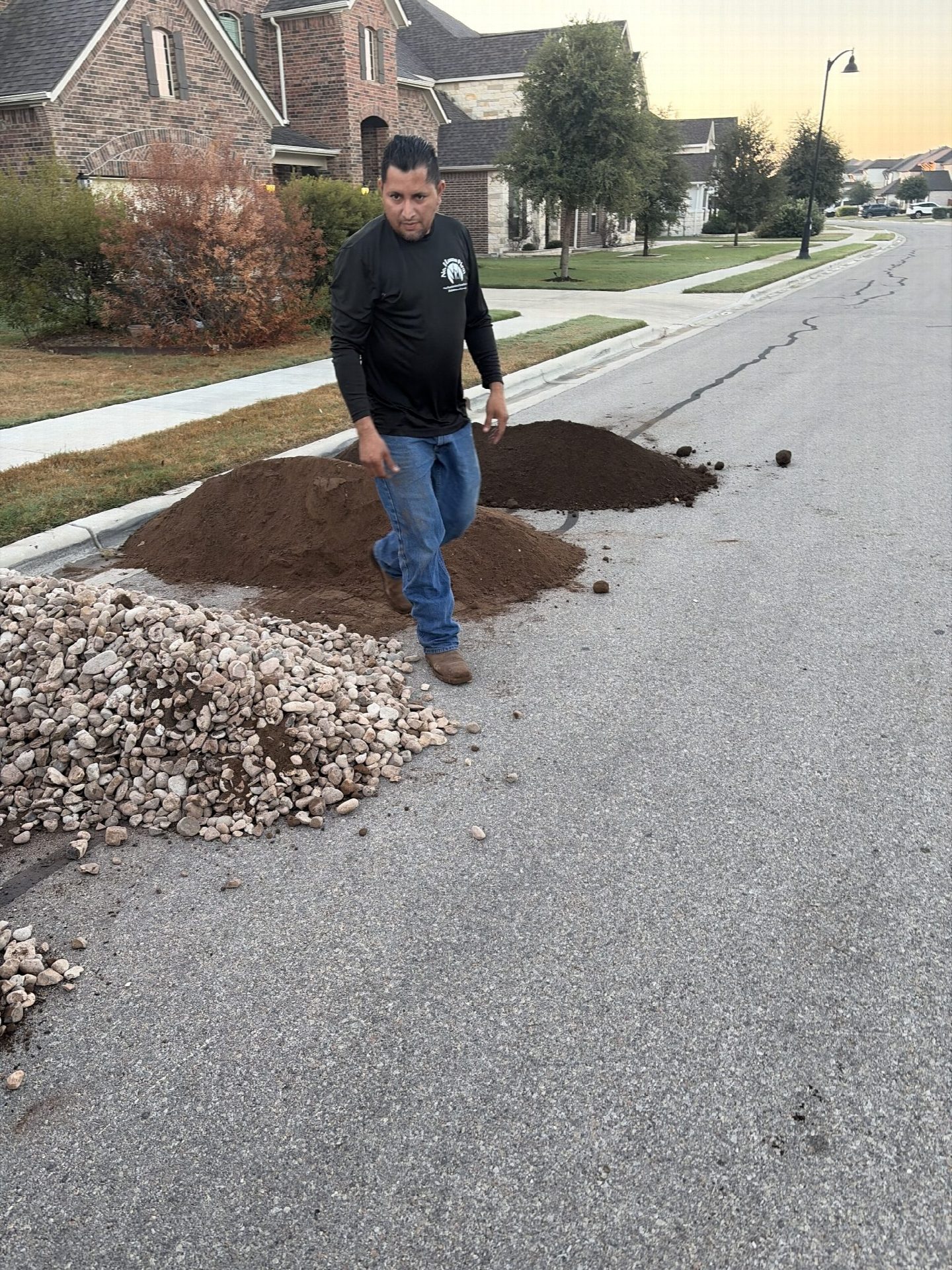 Driver's photo of 1 yard of 1"x2" Washed River Gravel in Round Rock