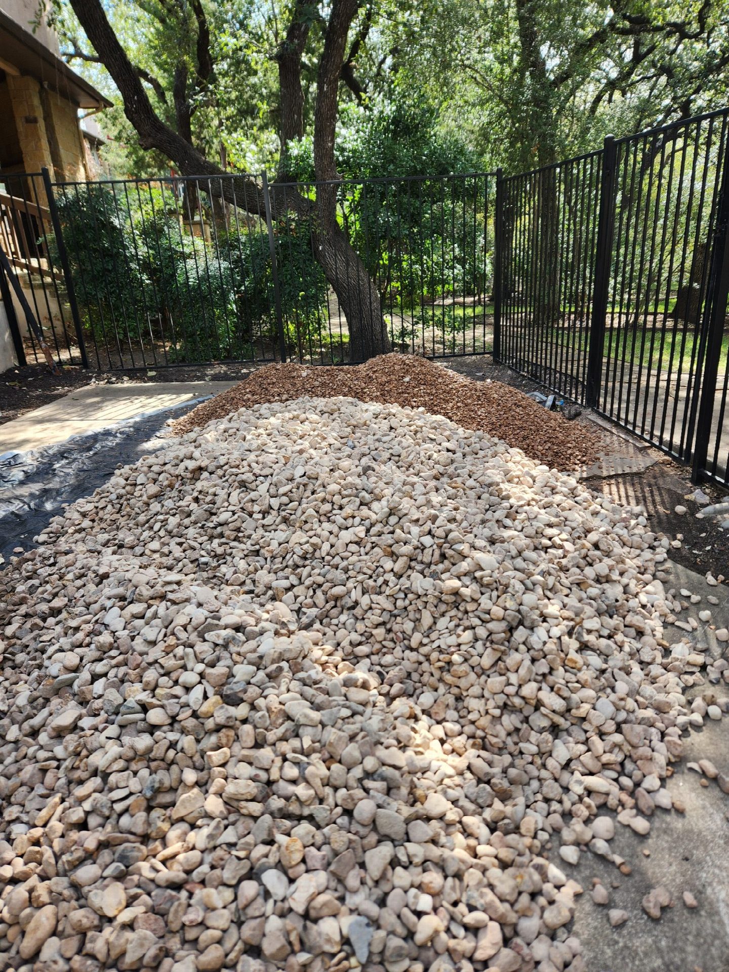 Driver's photo of 3 yards of 1"x2" Washed River Gravel in Austin