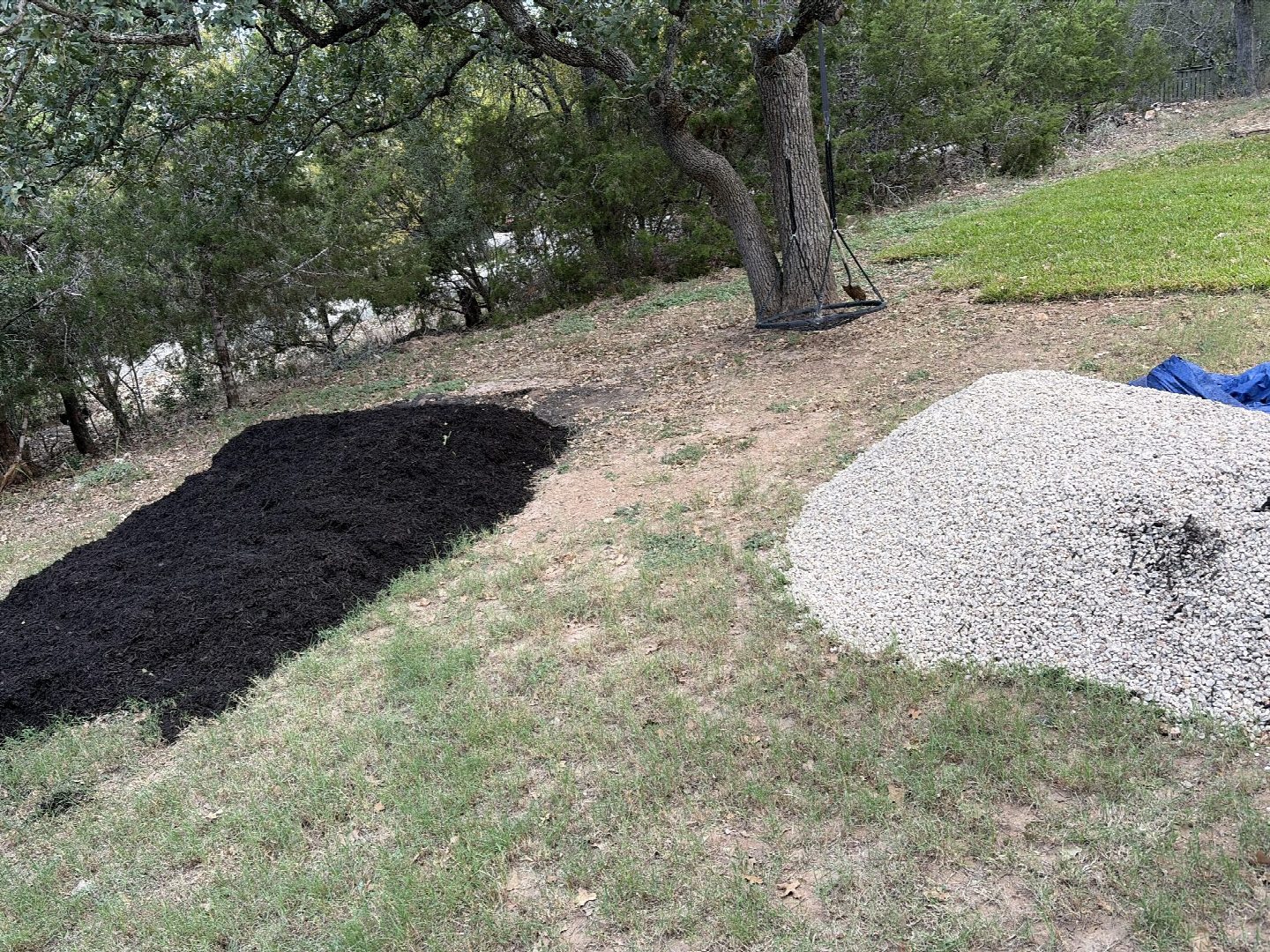 Driver's photo of 2 yards of Black Dyed Mulch in Austin