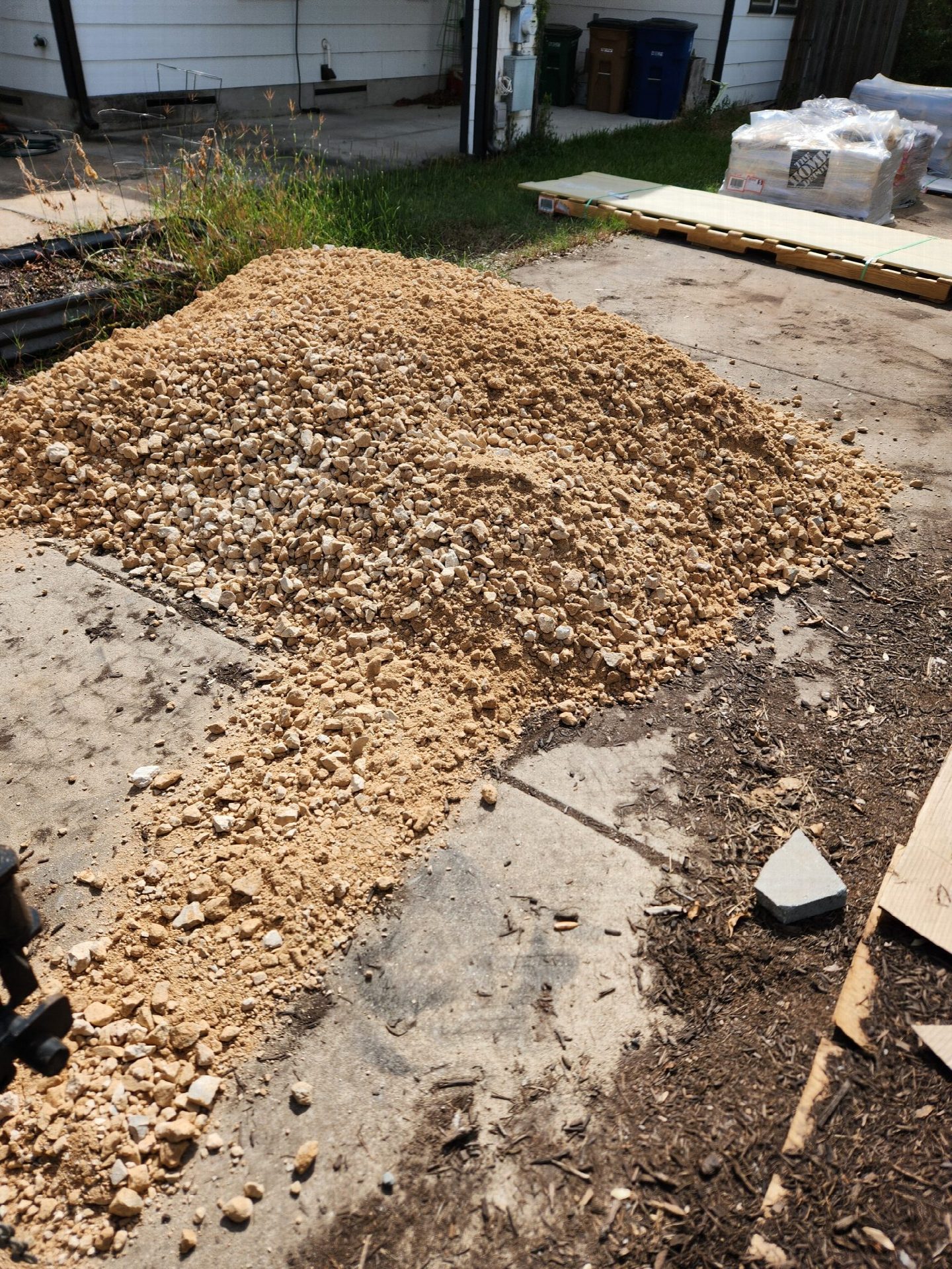 Driver's photo of 2.5 yards of Road Base/Caliche Rock in Austin