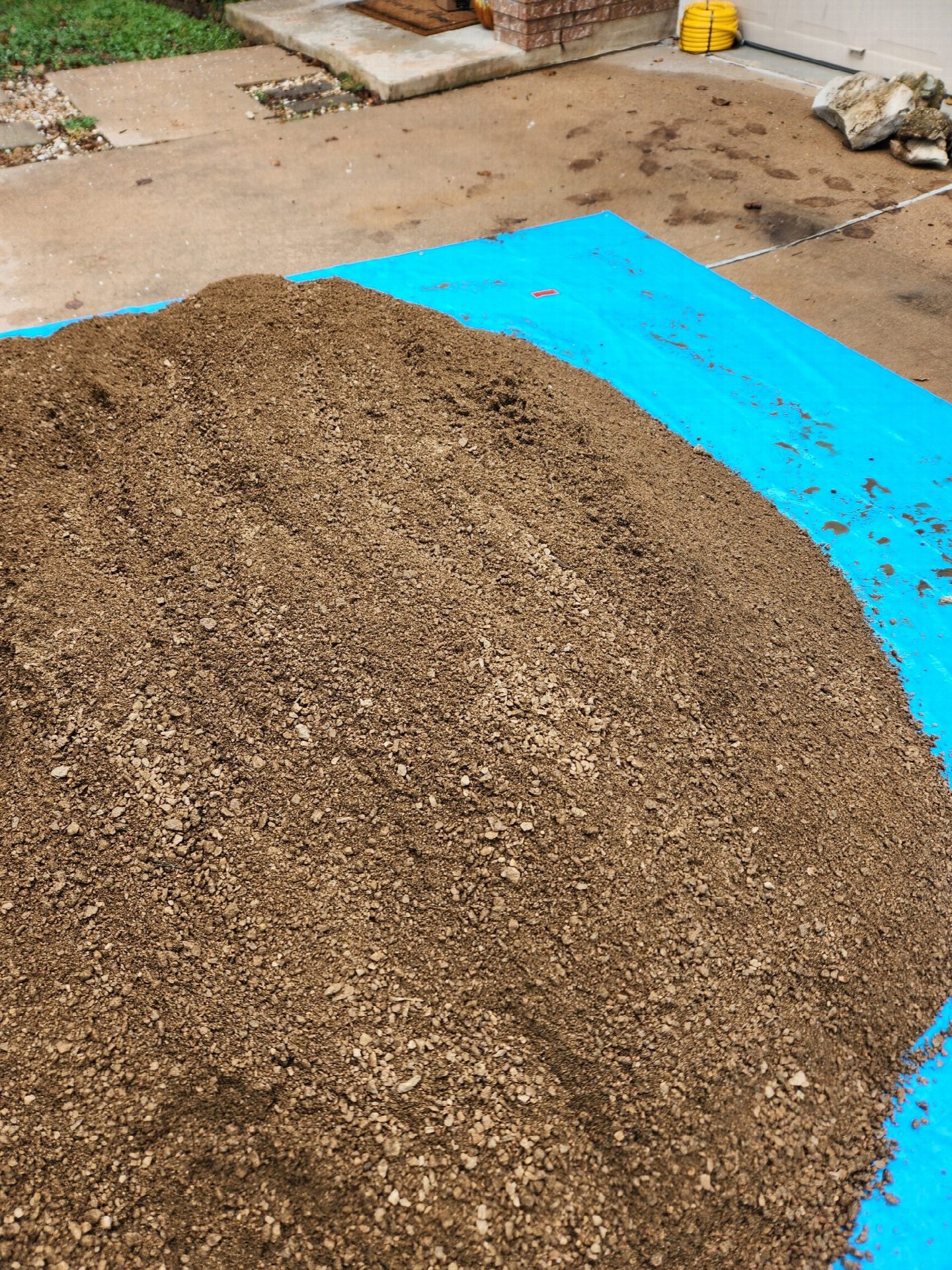 Driver's photo of 2 yards of 1/2" minus - Decomposed Granite in Austin
