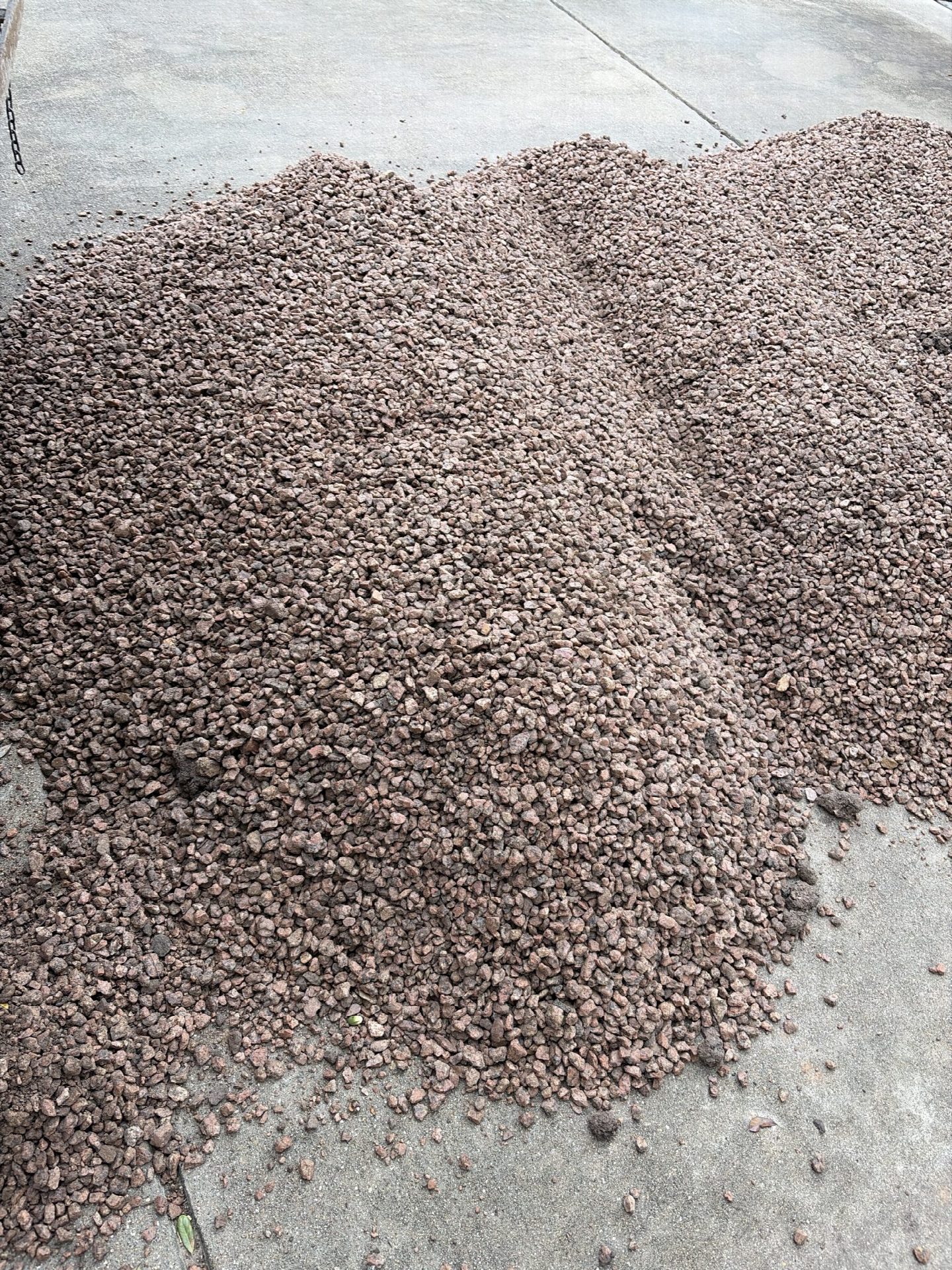 Driver's photo of 2.5 yards of 1/2"- 1" Fairland Pink Gravel in Pflugerville