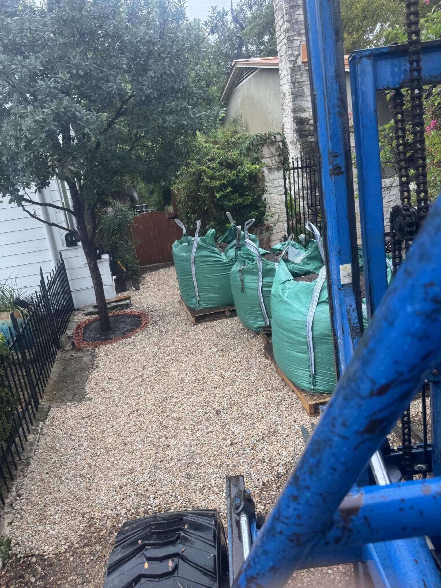 Driver's photo of 5.5 yards of 75/25 Soil Mix in Austin